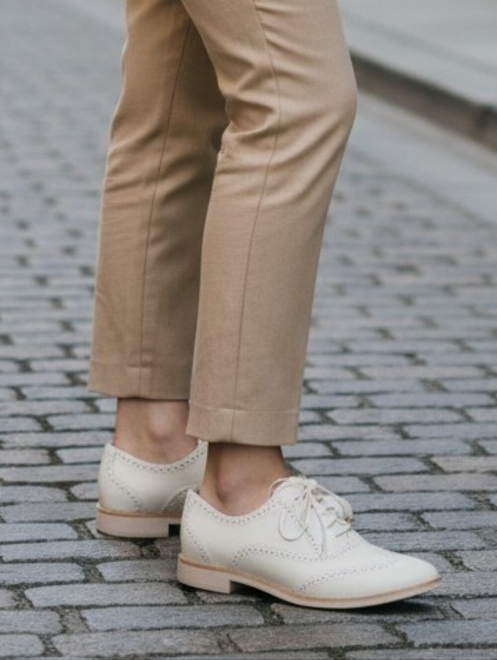 Cole Haan Zero Grand Wing Tip Cream Suede Shoes Womens Size 7.5 B  Dress Shoes